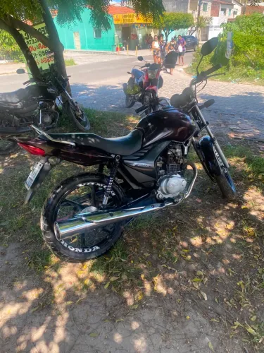 Vendo moto toda revisada só pegar e andar 