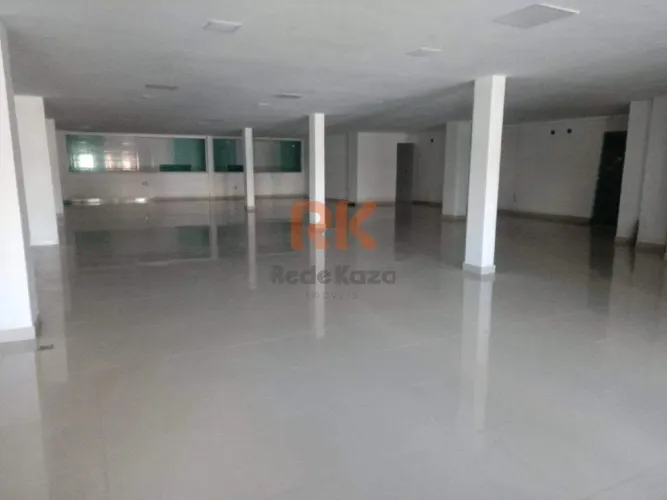 Área Comercial/Industrial Frente em Dona Clara - 720m² - 15 vagas