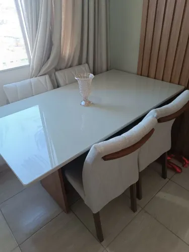 Conjunto Mesa De Jantar 4 Cadeiras Estofadas Tampo Bege