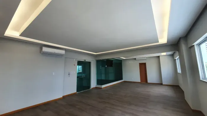 Atlântico Sul apto à venda dispõe de 158m², 03 suítes, 02 vagas soltas no bairro do Mraco
