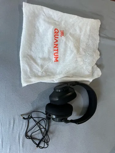 02 Headset JBL Quantum