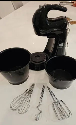 Batedeira estado de nova com acessórios 