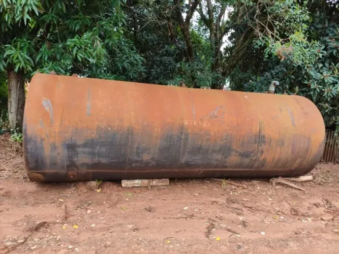 Vendo 1 tanque metálico de 15.000 litros e, 02 tanques metálicos de 10.000 litros