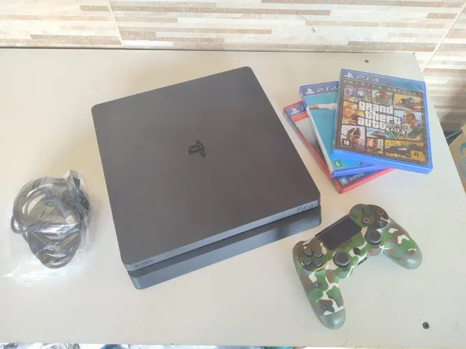 Ps4 Slim, 1 TB, 1 controle e 3 jogos físicos.