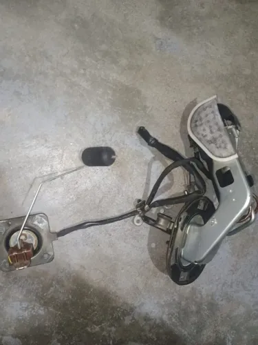 Bomba de combustível da CB300