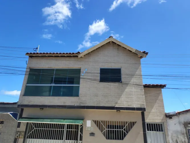 Casa primeiro andar, sem garagem 
