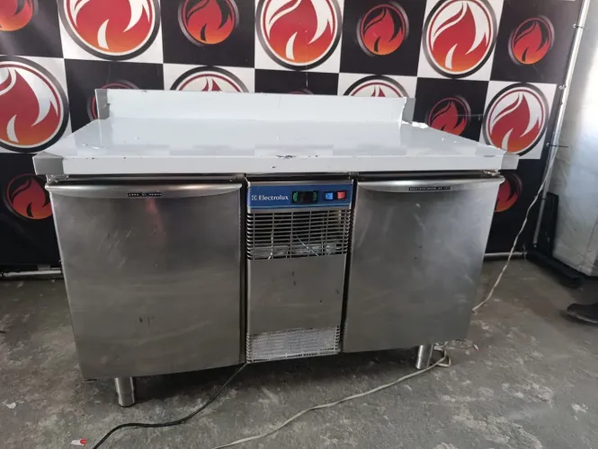 Balcão 2P 1,27x70x85 refrigerado 2 portas 220 volts todo no aço inox por dentro e por fora