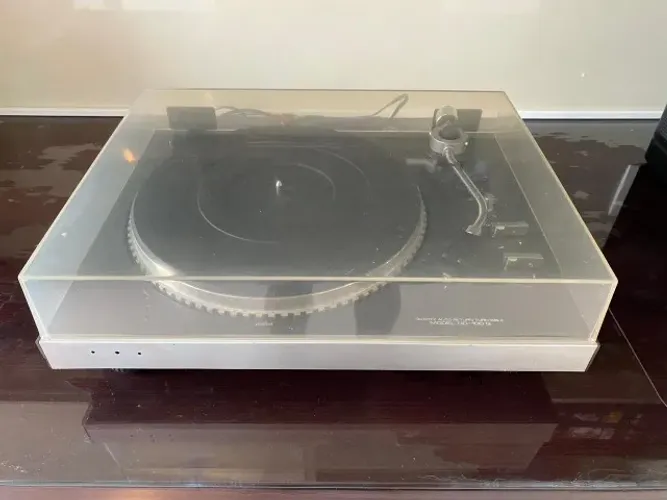 Toca discos Gradiente DD100Q