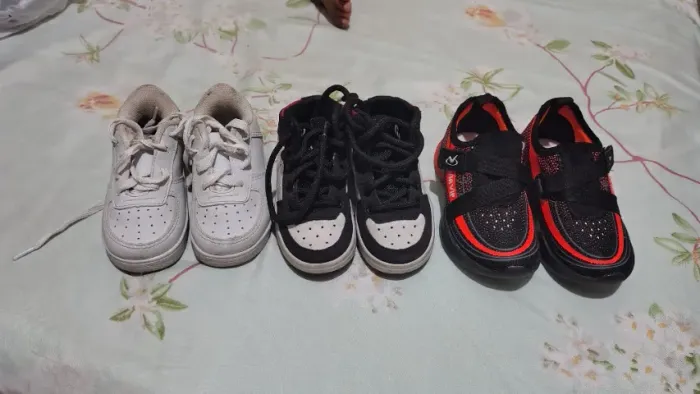 3 pares de sapato infantil