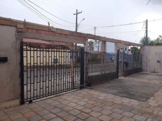Grade de ferro com portão de garagem e social