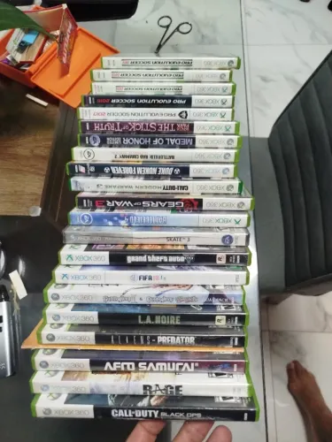 Xbox 360 bloqueado com 21 jogos originais e 1 controle