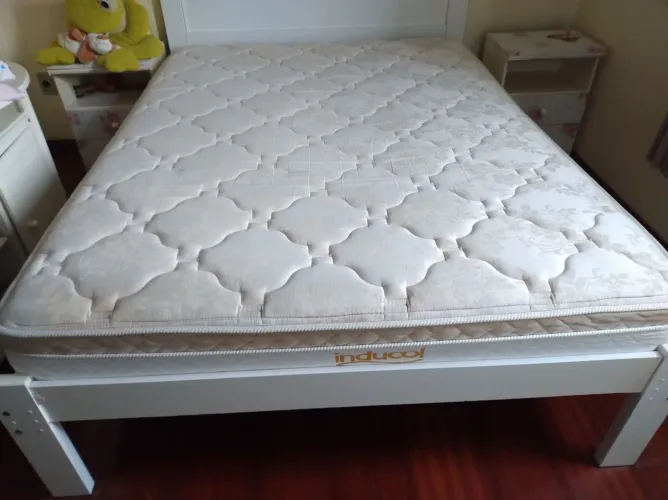 Cama de Casal MDF Branco + Colchão Inducol Pequim Bambu (Excelente Estado)