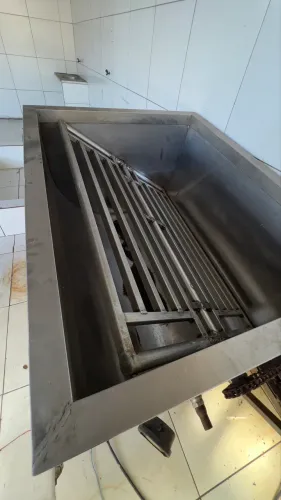 Vende-se escaldadeira de frango