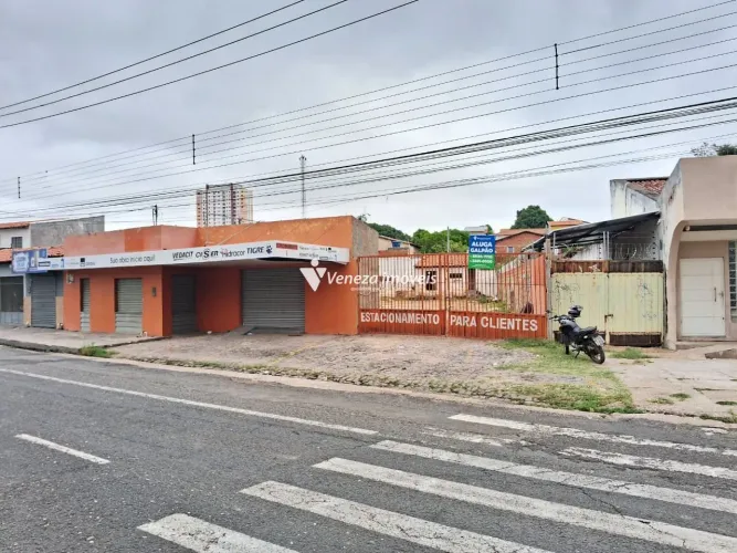 Ponto comercial com terreno amplo na Higino Cunha para aluguel