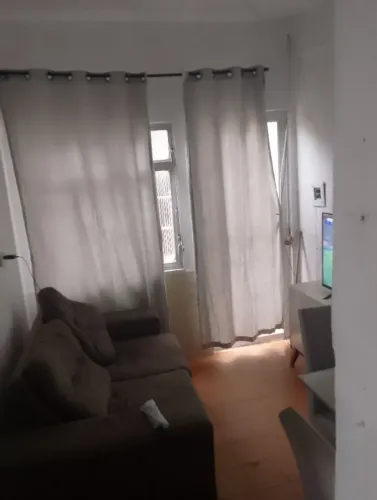Casa na Rua Edmundo, quarto, sala, cozinha e banheiro, R$ 800, 00, 2 depósitos, entrou.