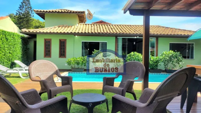 Casa linear com piscina a venda em Geriba Buzios