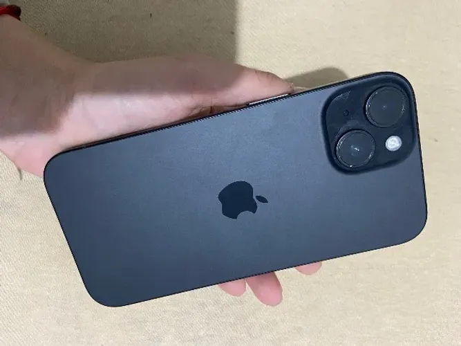 iPhone 15 excelente estado 