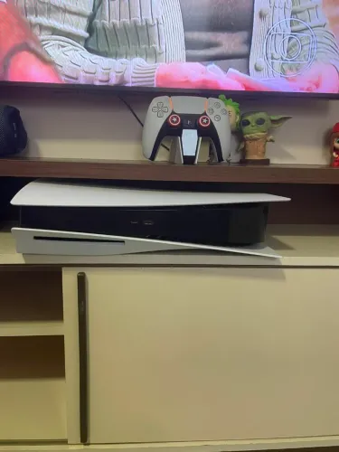 Vendo ps5 fat com leitor de disco e gte e suporte de carregamento de contato....
