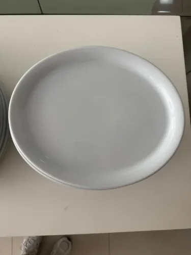 Conjunto com 12 Pratos Brancos Rasos - Louça