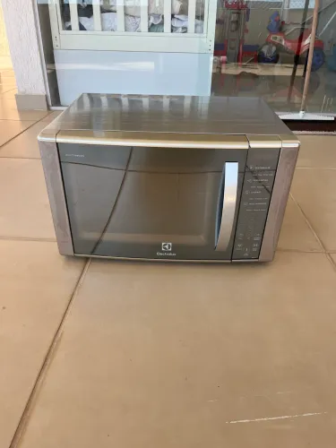 FORNO MICROONDAS ELETROLUX INOX 31 LT