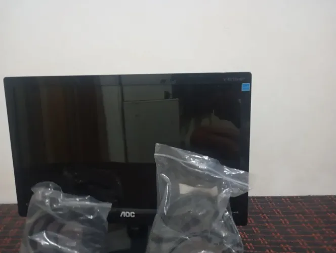 Monitor LED AOC 16 Polegadas (e1621Swb) + Cabos inclusos