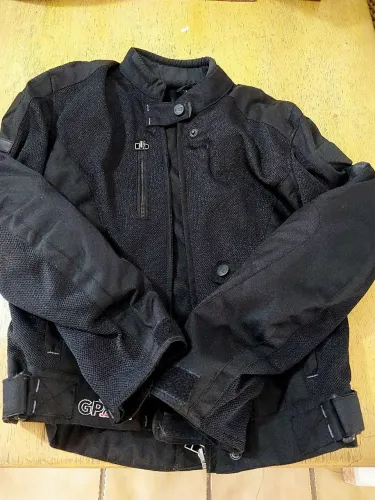 JAQUETA MOTOCICLISTA FEMININA VERÃO. Perfeita. Quase sem uso. Linda, confortável