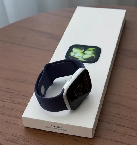 Apple Watch S11 - 42mm LACRADO