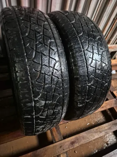 Par de pneus 235/70/16 Pirelli Scorpion
