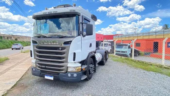 SCANIA G420 6X2 TRUCADO SUSPENSÃO PNEUMÁTICA 2011 - 2012 BRANCO