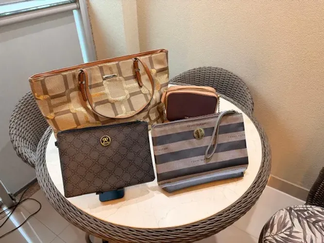 Kit bolsa e nécessaire feminina 4 peças - Nine West e Tommy Hilfiger