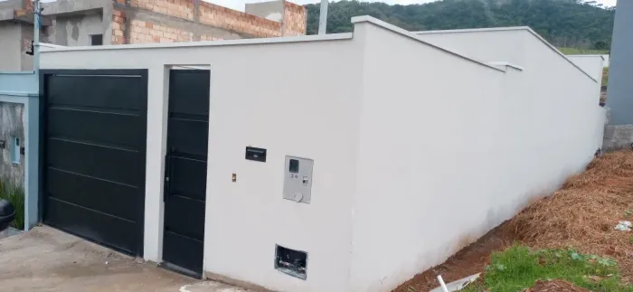 C221 - Casa nova, recém-construída, pronta para morar...