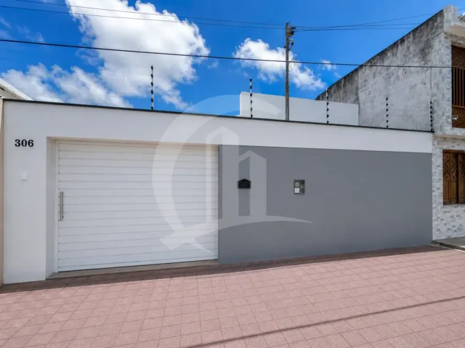 Casa com 2 quartos e amplo espaço para locação na Avenida Mamede Paes Mendonça