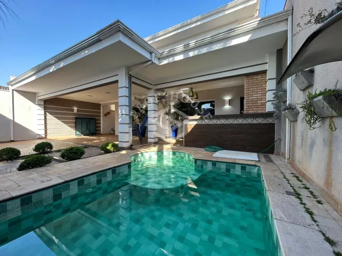 Casa à venda no Residencial Jardim dos Ipês em Limeira-SP