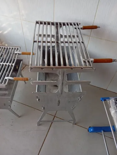 CHURRASQUEIRA EM ALUMÍNIO FUNDIDO