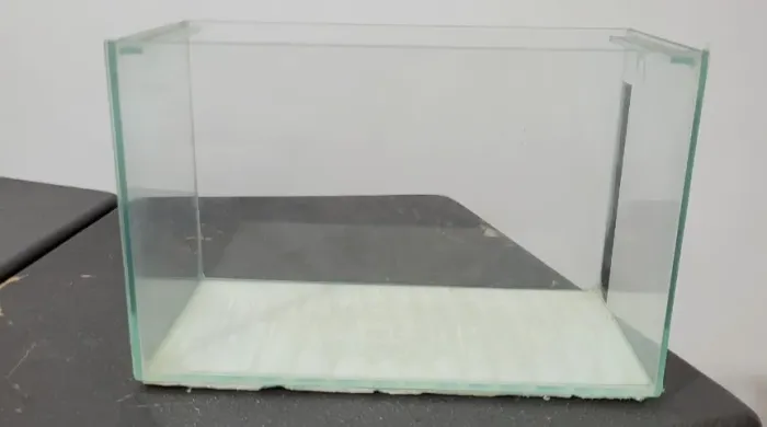 Aquário de vidro retangular de pequeno porte 4,5 litros (24,5x11,5x16)