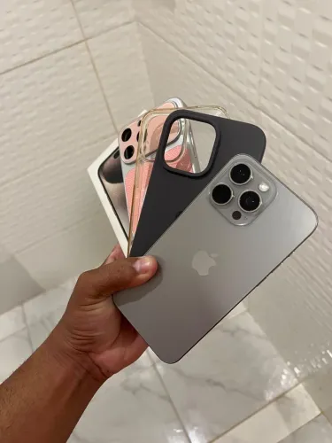 Vendo/troco iPhone 15 Pro Max 256 gigas ?84% todo original impecável.
