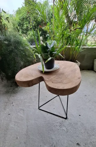 Mesa em madeira rústica