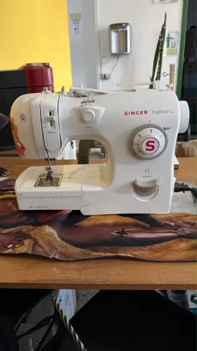 Máquina de Costura Singer Fashion - Completa com Pedal