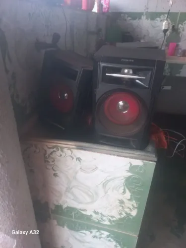 Vendo esse som da marca Philips