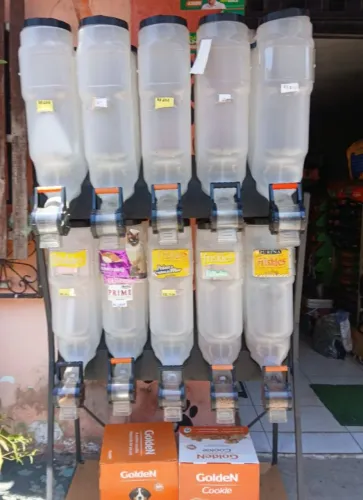 Vendo expositor de ração usado em boas condições
