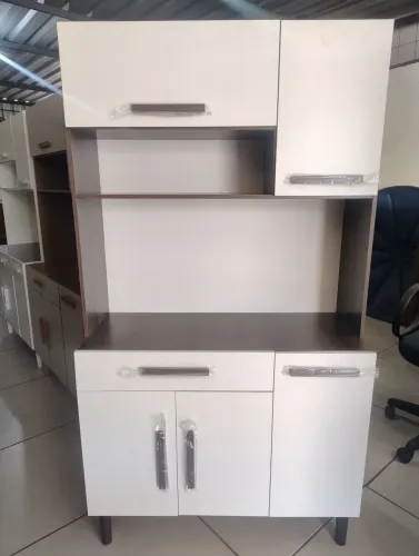ARMÁRIO DE COZINHA.