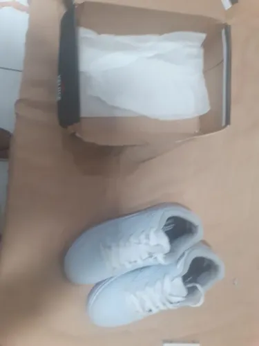 Sapatos novo mal caixa 150 reais vende rápido telefone *37 zap