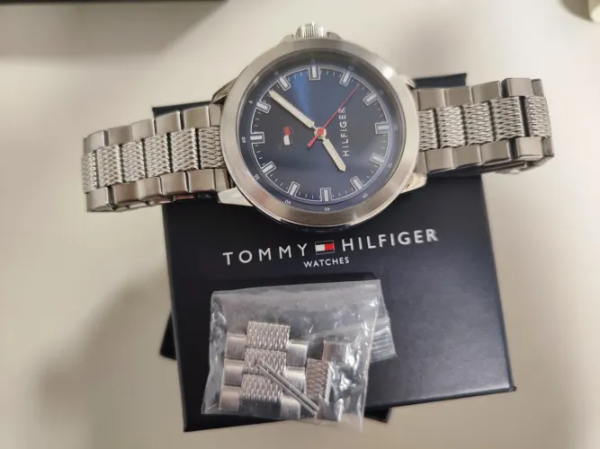 Relógio Tommy Hilfiger Masculino Aço Inox / Mostrador Azul - Caixa Completa
