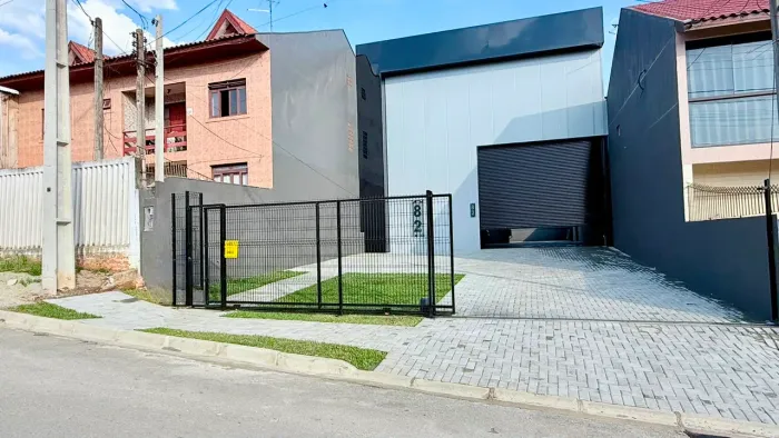 Barracão no Pinheirinho com câmara frigorífica