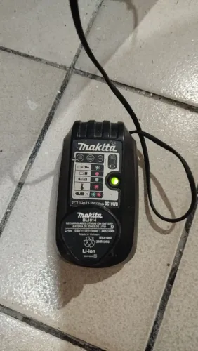 Kit Makita carregador+bateria semi-novo