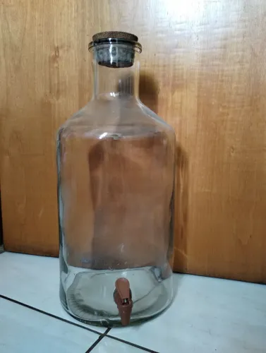 02 Garrafões de Vidro para Bebidas 15 e 20L com Torneira - Seminovos<br>