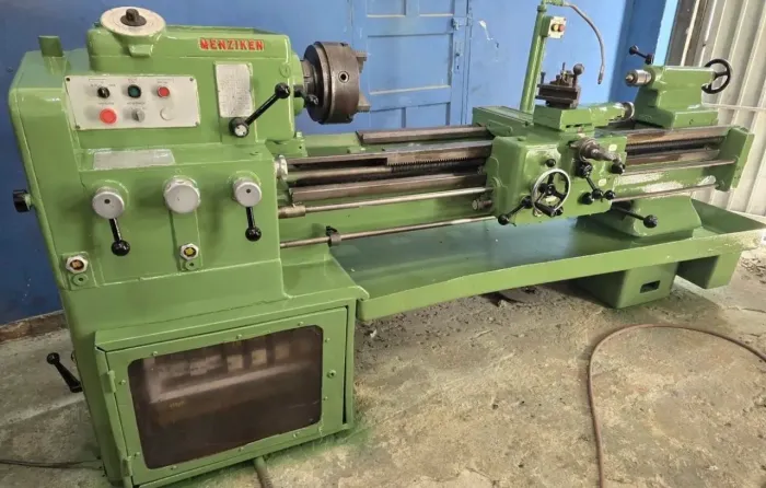 Torno Mecânico Suíço. 