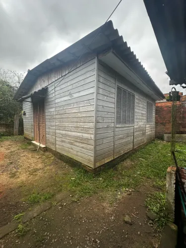 Vendo casa para desocupar espaço