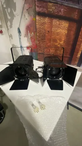 Par de Fresnel 1000W