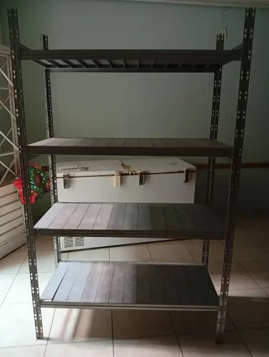 Estantes de aço galvanizado para estoques com 4 prateleiras 